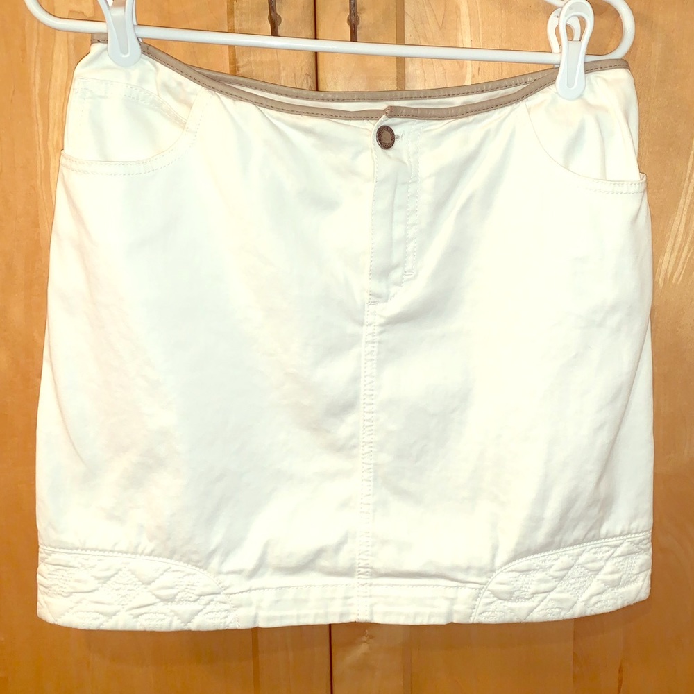 Louis Vuitton Gorgeous White Mini Skirt